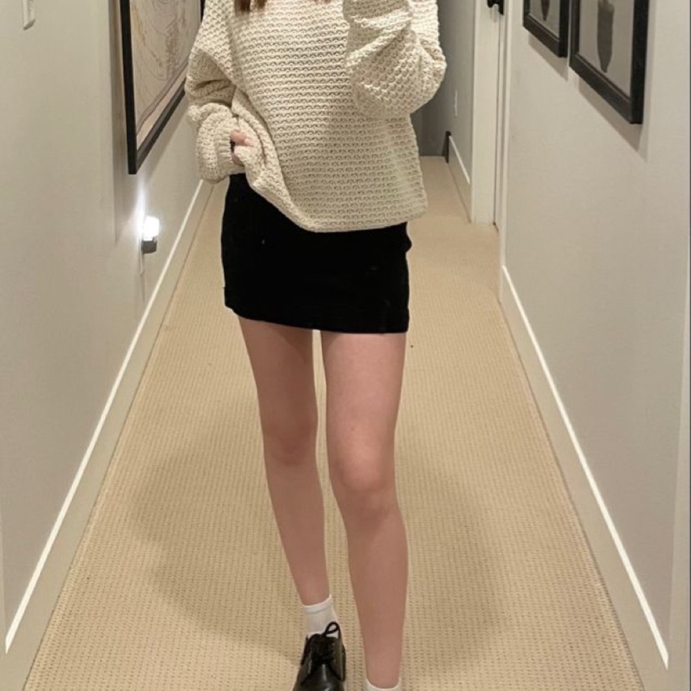 MAJOR ISO FOR BLACK MINI SKIRTS!!!! AND LOW ROSE BRANDY AND PACSUN PANTS